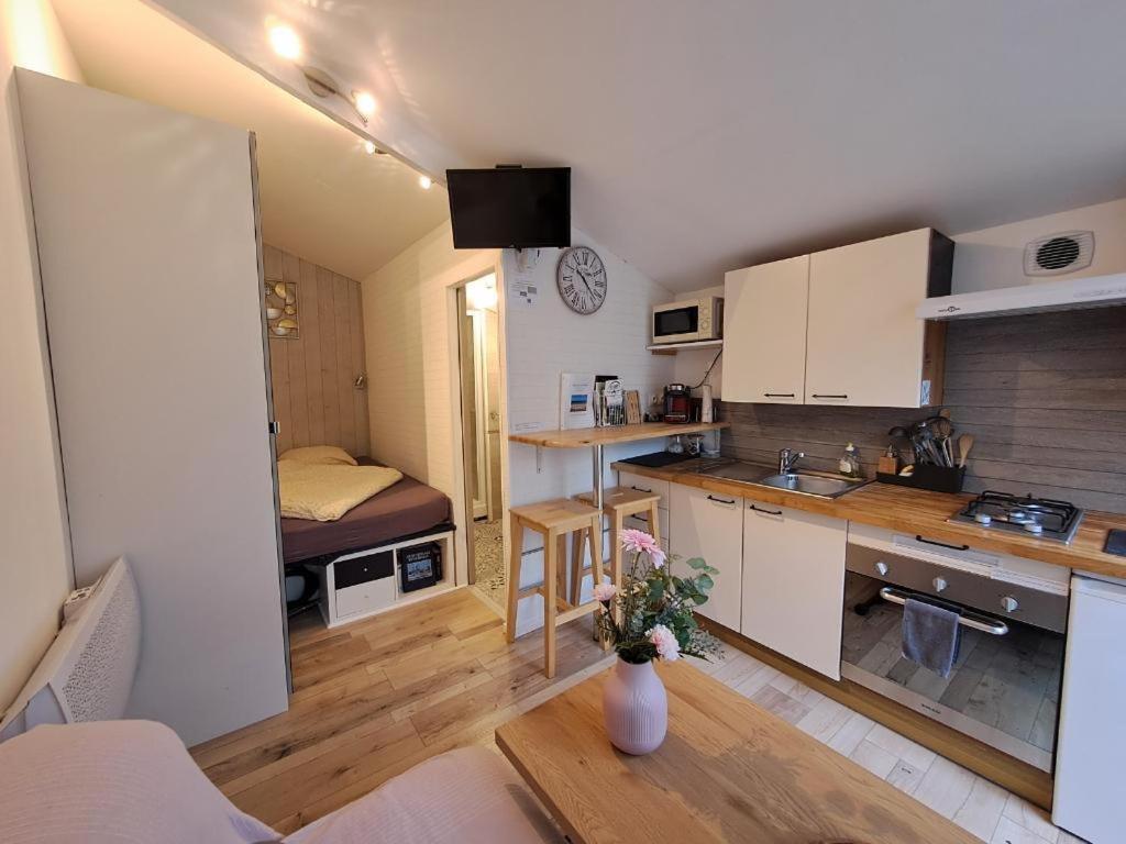 Joli Studio Au Calme Dans Un Jardin Privatif Ouistreham Zewnętrze zdjęcie