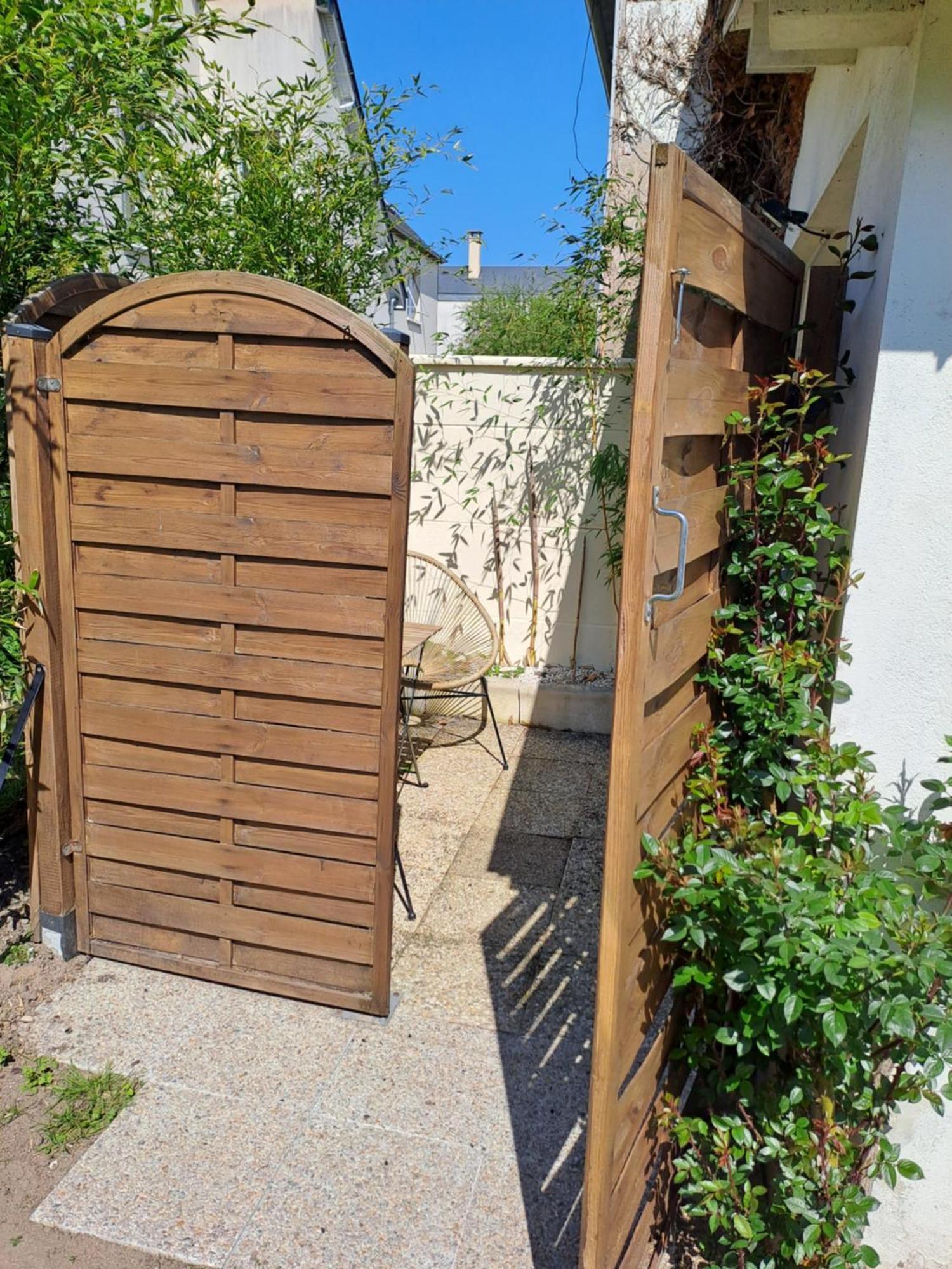 Joli Studio Au Calme Dans Un Jardin Privatif Ouistreham Zewnętrze zdjęcie