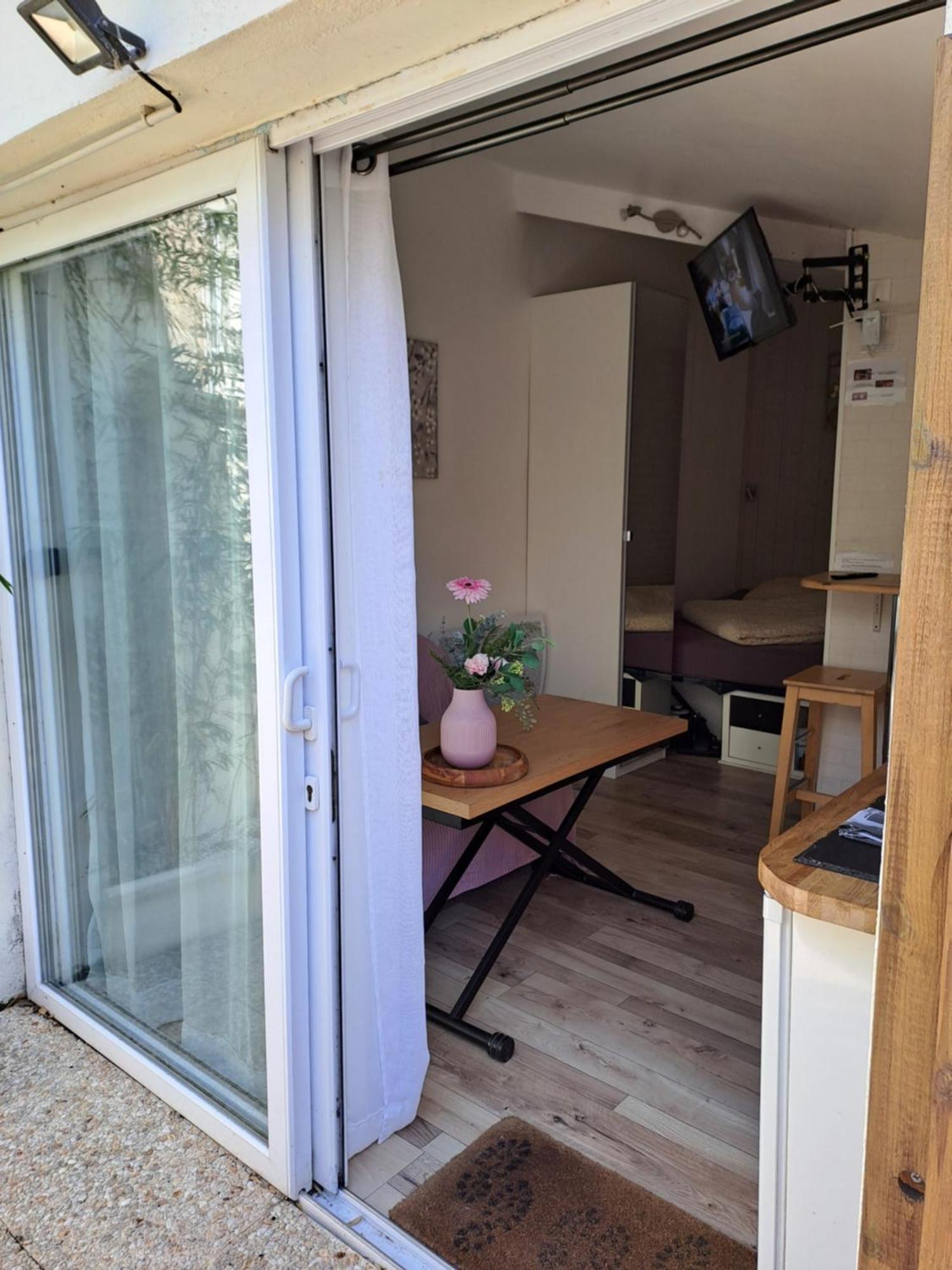 Joli Studio Au Calme Dans Un Jardin Privatif Ouistreham Zewnętrze zdjęcie